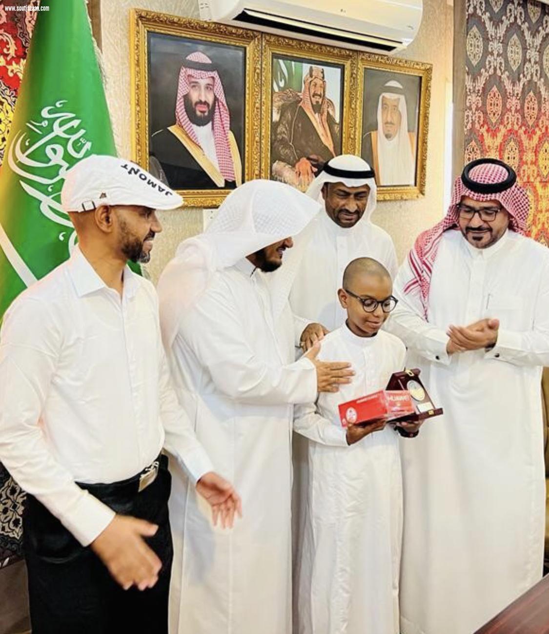 تعليم فرسان يكرم الطالب محمد قمر الدين