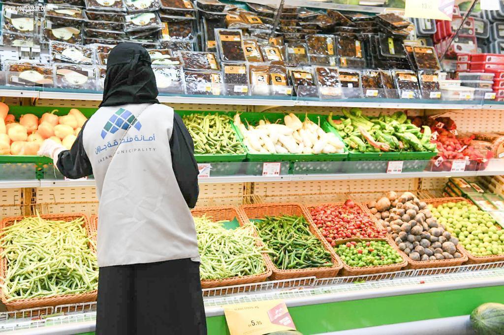 أمانة جازان تنفذ 611 جولة ميدانية رقابية و تغلق 21 منشأة تجارية مخالفة للاشتراطات والإجراءات الاحترازية بمدينة جيزان