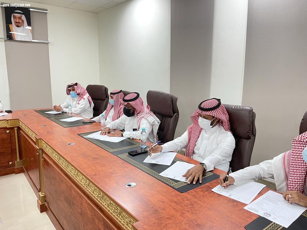 الشهراني يرأس اجتماع لجنة السلامة المرورية الفرعيه بالمحافظة