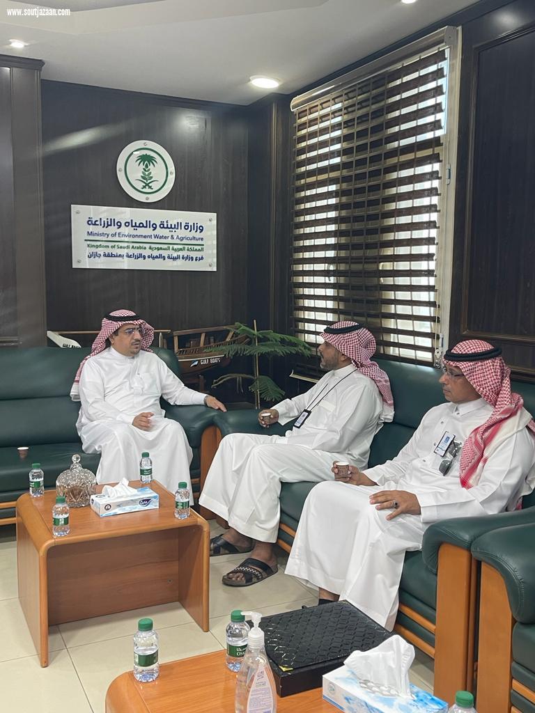 آل عطيف يستقبل مدير عام البريد السعودي بجازان