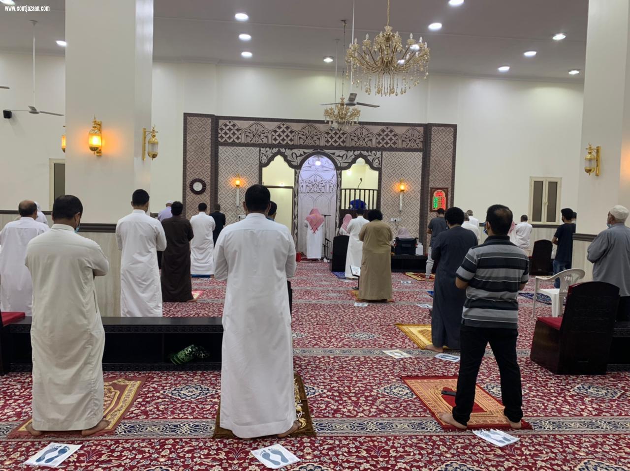 بمتابعة محافظ صامطة جولات ميدانية على جوامع ومساجد المحافظة لمتابعة تقيُّد المصلين بالاحترازات