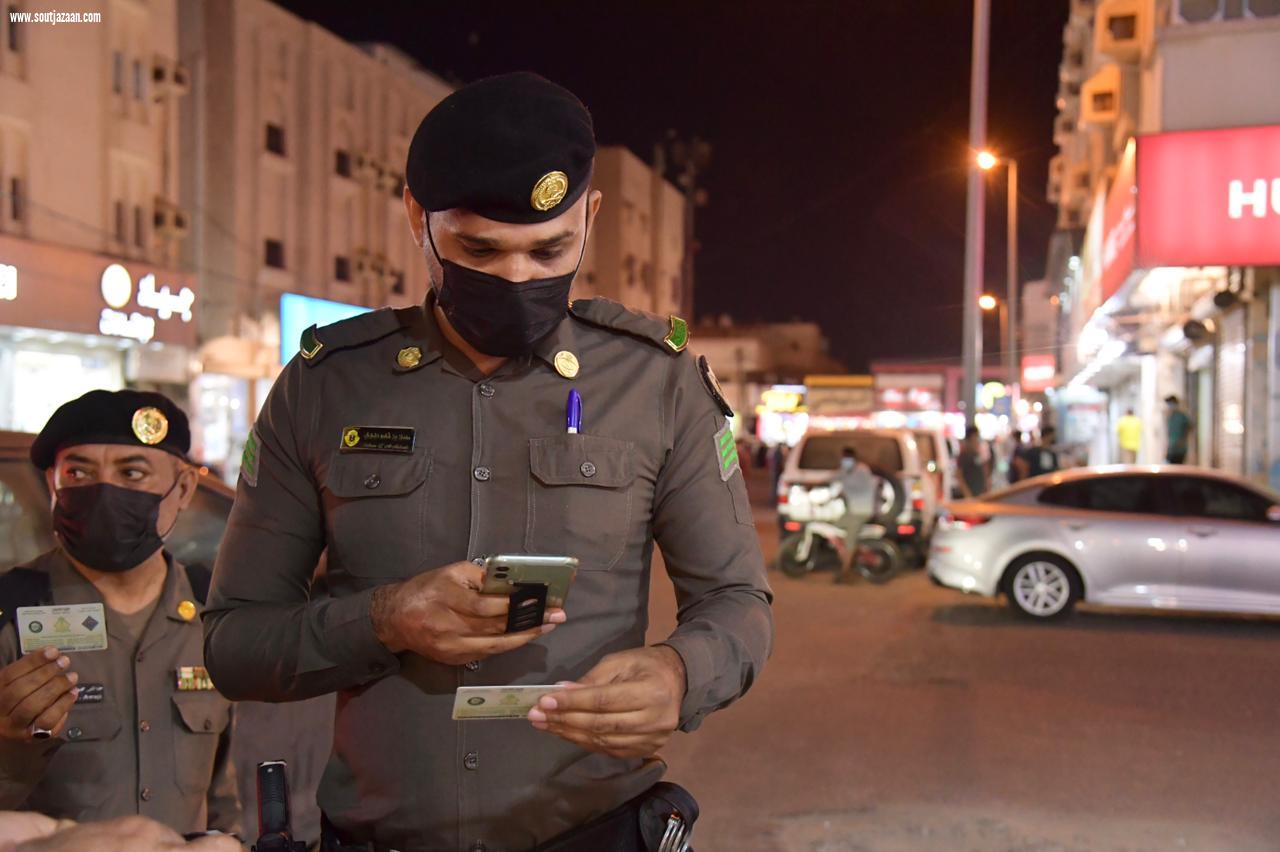 بمتابعة المحافظ الجهات الأمنية بمحافظة صامطة تتابع تطبيق الإجراءات الاحترازية