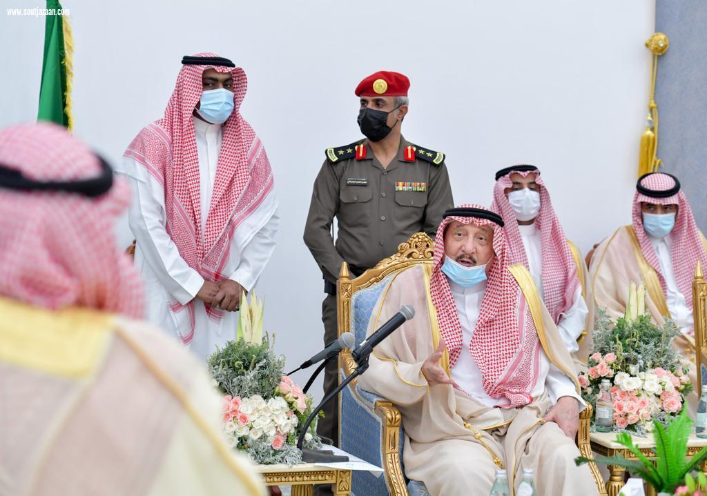 سمو أمير منطقة جازان يلتقي مشايخ وأهالي محافظة العارضة ويبحث احتياجتهم التنموية