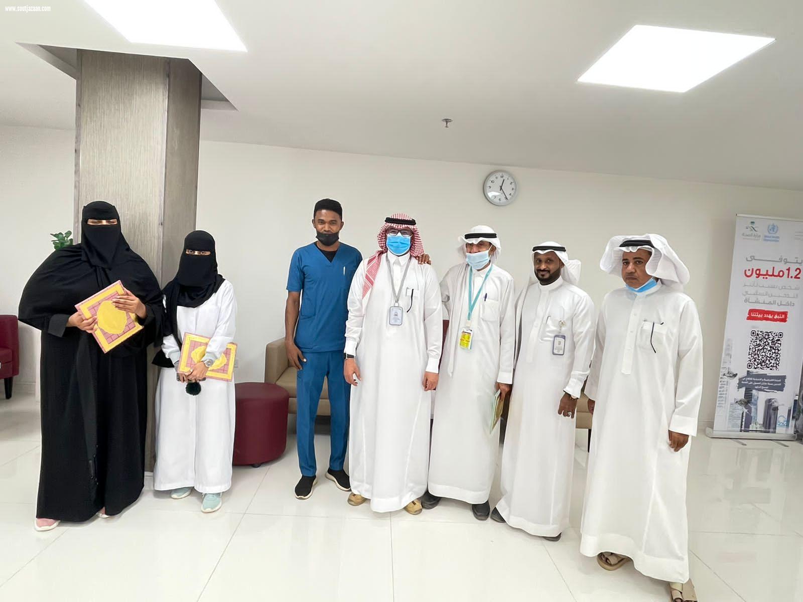 مديرمستشفى صامطة العام يكرم المتميزين في قسم التقاريرالطبية