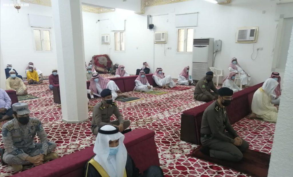 وكيل محافظة الطوال الأستاذ جابر بن محمد عواف يؤدي صلاة عيد الفطر المبارك