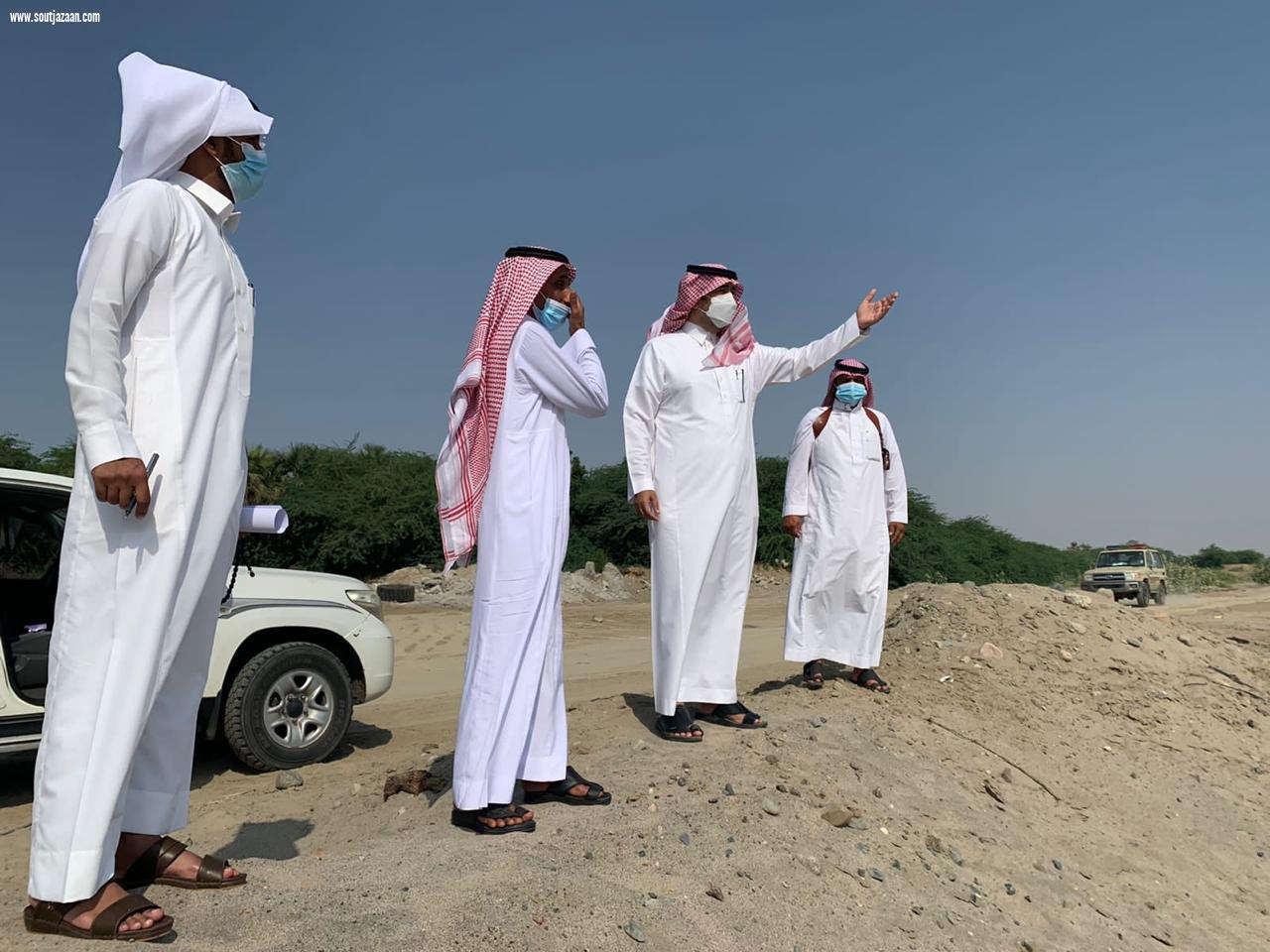 محافظ بيش يتفقد الأودية والأراضي البيضاء ويشدد على الرقابة لمتابعة التعديات. 