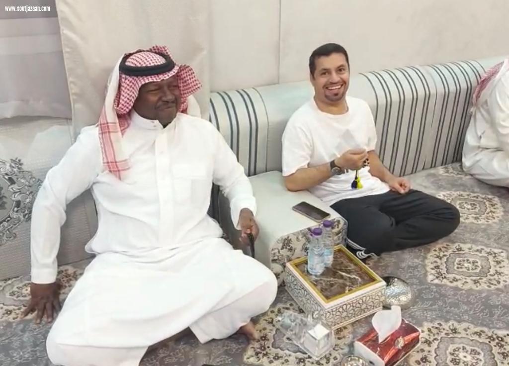 معلم ينجح في جمع اصدقاء الطفولة بعد 35 عاماً