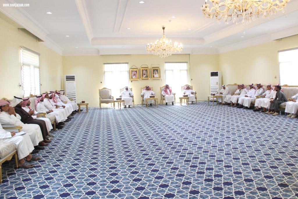 محافظ بيش يتباحث مع الرياضيين طرق تطوير الرياضة بالمحافظة