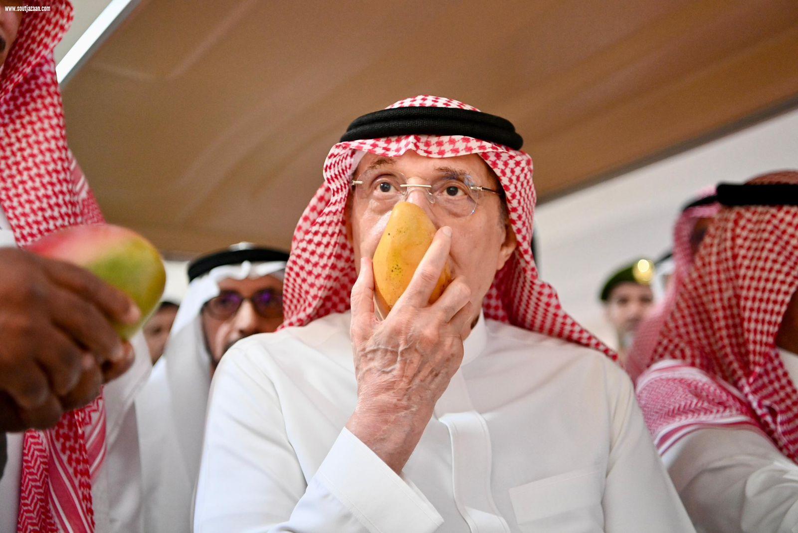 أمير جازان يُدشن مهرجان المانجو والفواكه الاستوائية الـ(21)