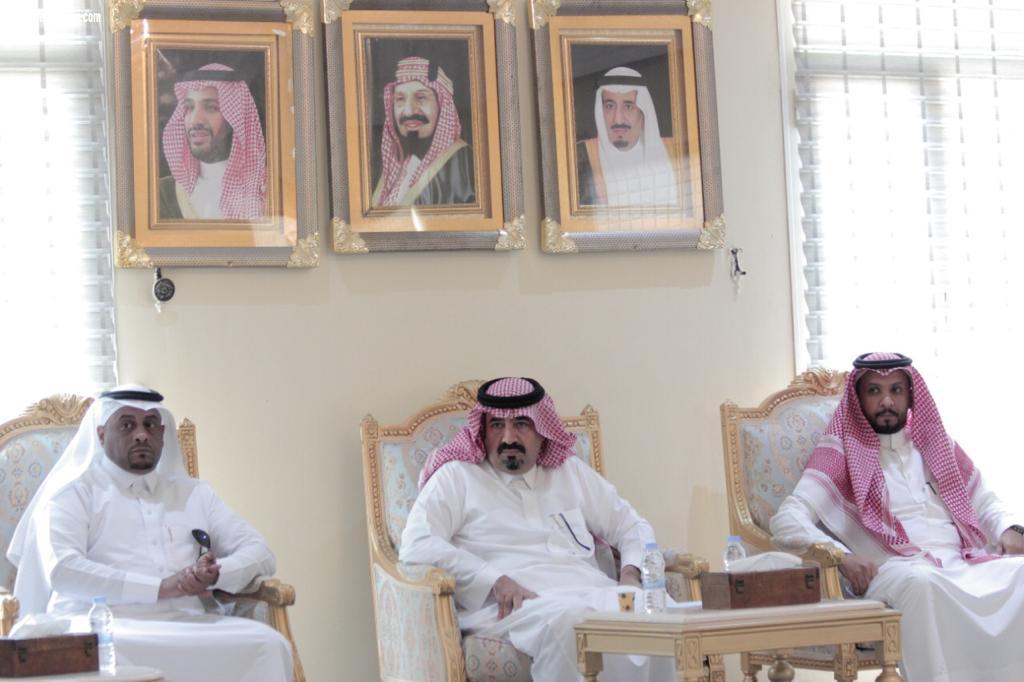 محافظ بيش يتباحث مع الرياضيين طرق تطوير الرياضة بالمحافظة