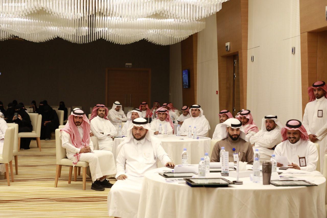 كان عنوانه ضمان الامتثال للمعايير واللوائح المنظمة للعمل في المنشآت التعليمية في القطاع الخاص | مدير عام التعليم بجازان المكلف يرعى ملتقى بتعليم جازان