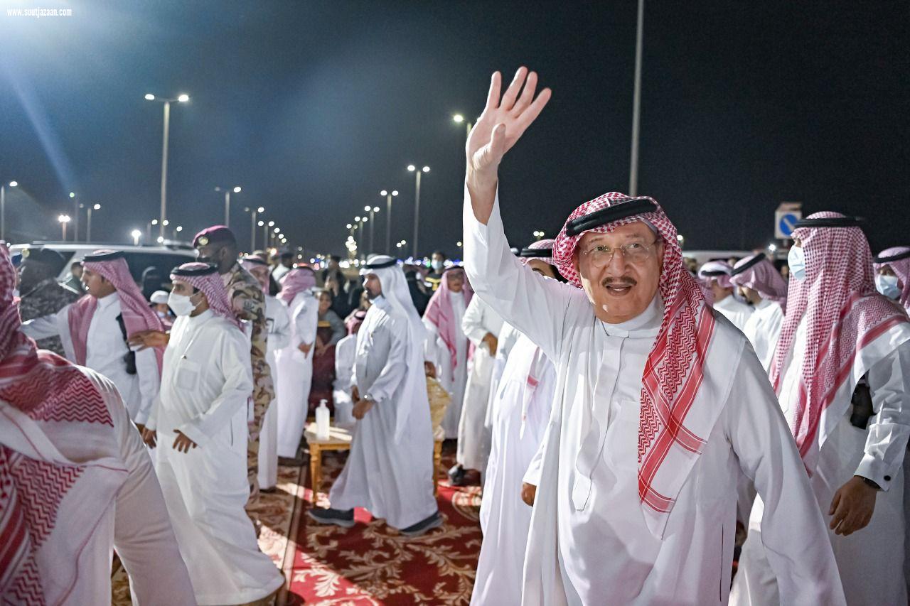 سمو أمير جازان يقف بحضور سمو نائبه على معرض الجهات المشاركة والحرف البحرية وفعاليات مهرجان الحريد الـ ١٨ بفرسان