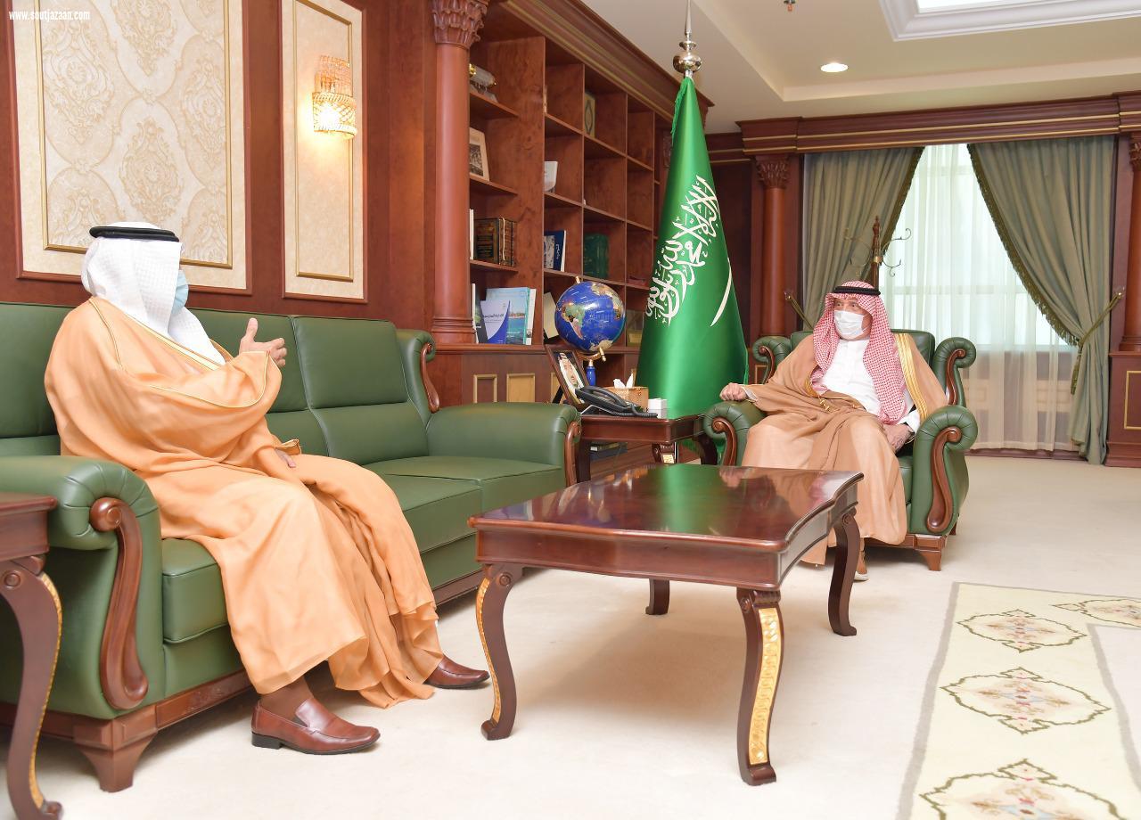 سمو أمير جازان يطلع على تقرير الديوان العام للمحاسبة عن نتائج تقويم اداء عددا من القطاعات الحكومية بالمنطقة