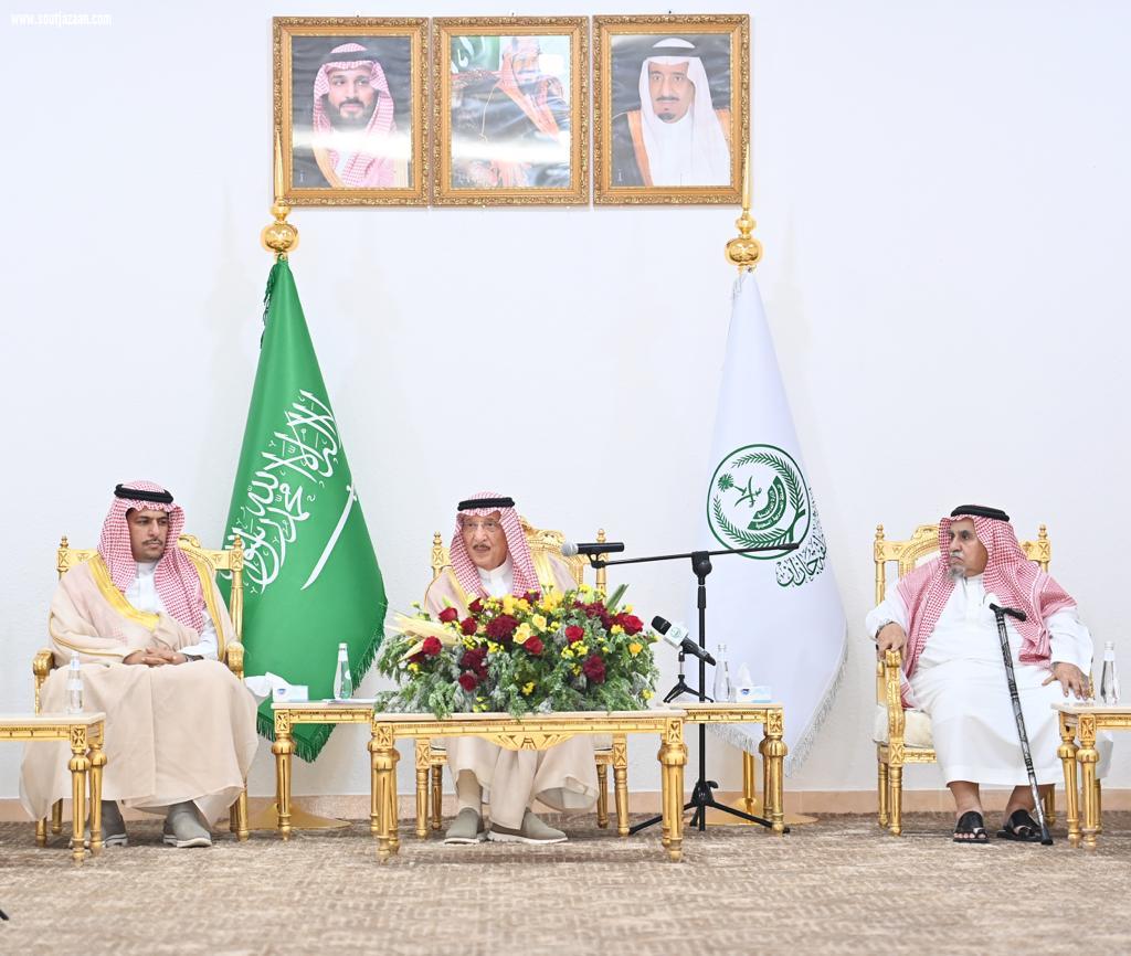 سموُّ أميرِ منطقة جازان يزور محافظةَ الدرب ويلتقي مشايخ وأهالي المحافظة