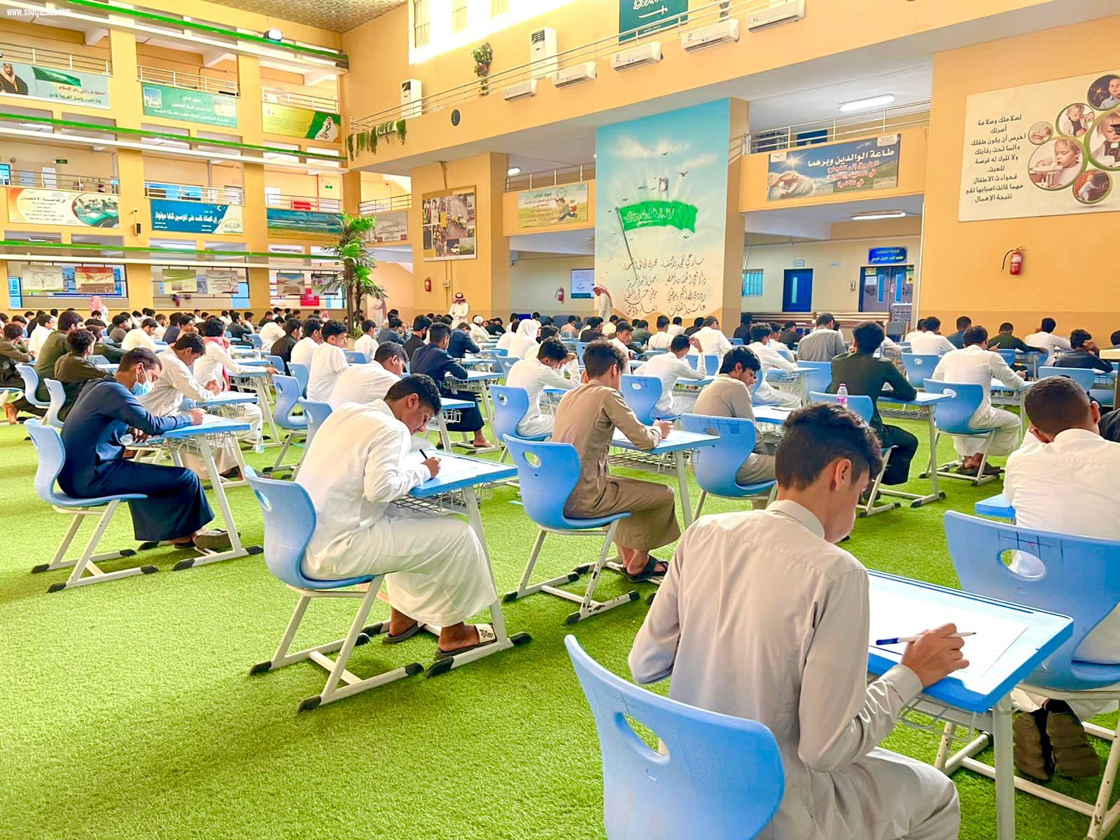 خلال جولته التفقدية في عدد من المدارس | مدير عام تعليم جازان يطمئن على سير اختبارات الفصل الدراسي الثالث