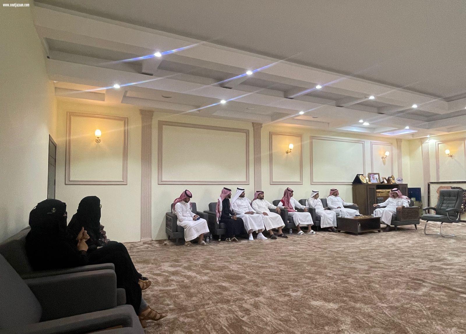 محافظ بيش يستقبل المستثمرين ومدير الاستثمار ببلدية بيش