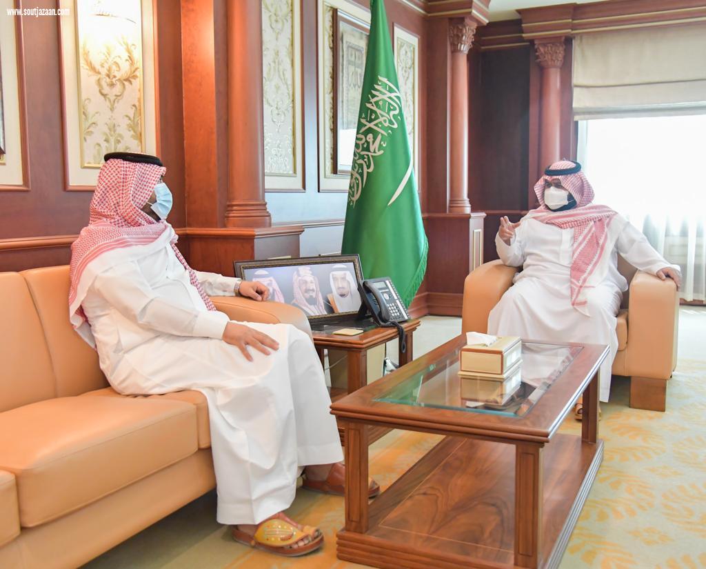سمو نائب أمير جازان يستقبل مدير عام الشؤون الصحية بالمنطقة 