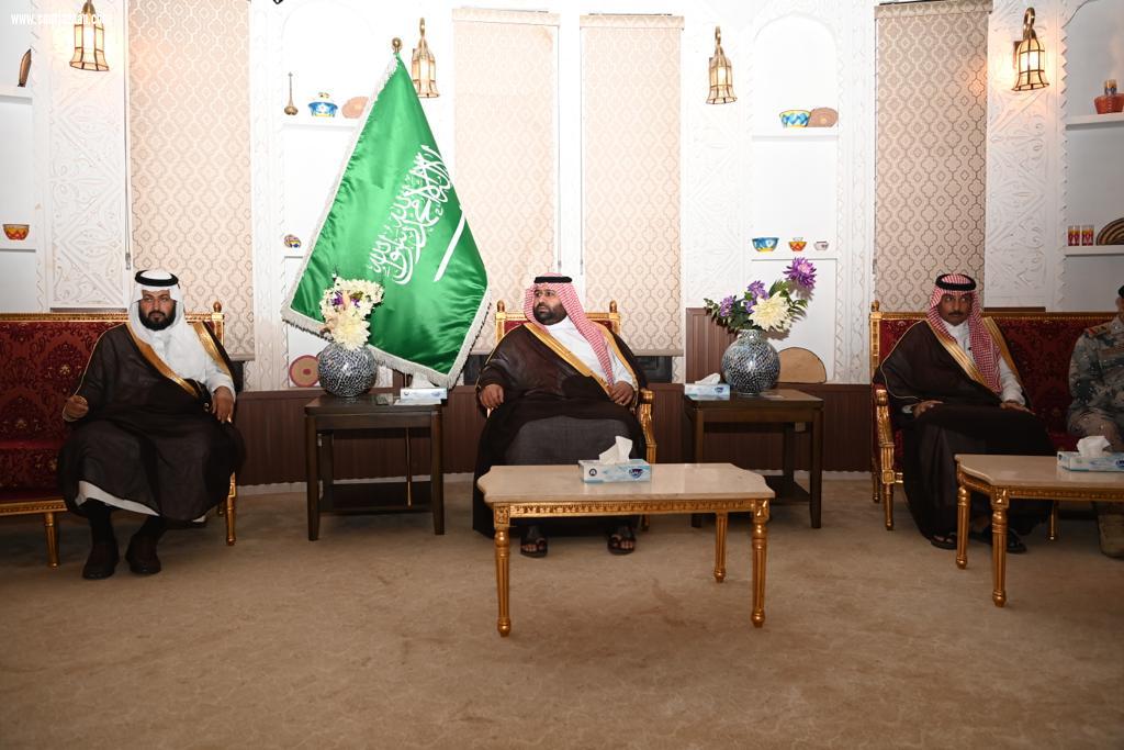 سموُّ نائبِ أميرِ منطقة جازان يزورُ فرسانَ ويلتقي مشائخَ وأهاليَ المحافظة