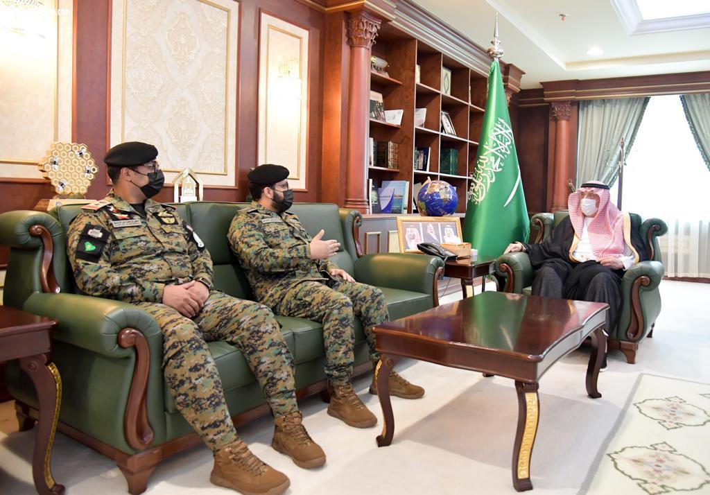 سمو أمير جازان يلتقي قائد قوة الأفواج الأمنية السابق والمعين حديثا بالمنطقة