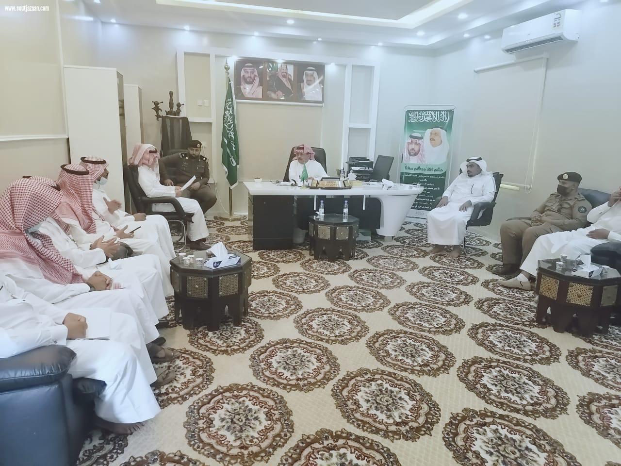 محافظ الريث يعقد إجتماعا لمناقشة المشاريع التنموية في المحافظة