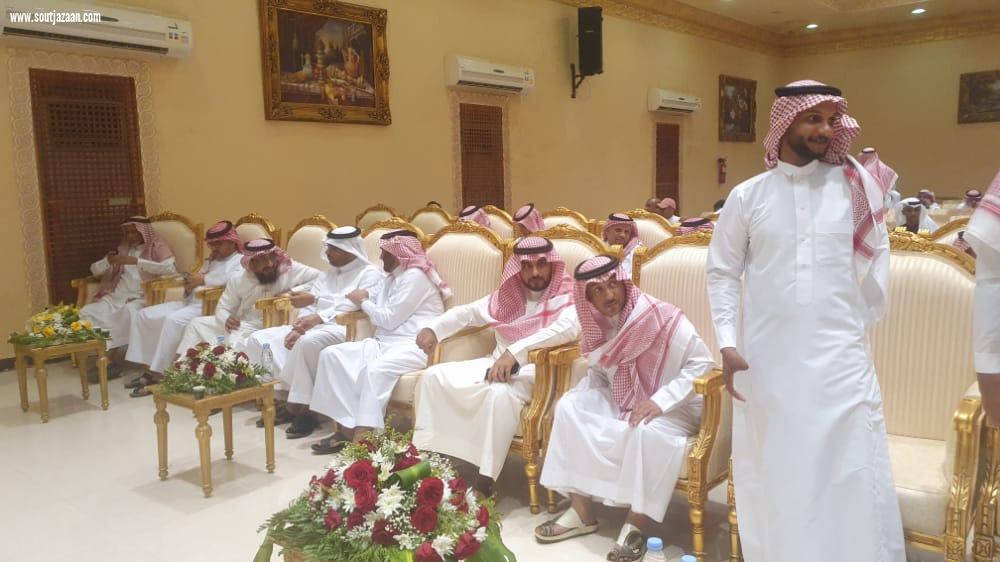 أهالي محافظة بيش يحتفلون بالبطل فني الكهرباء أحمد عطيف 