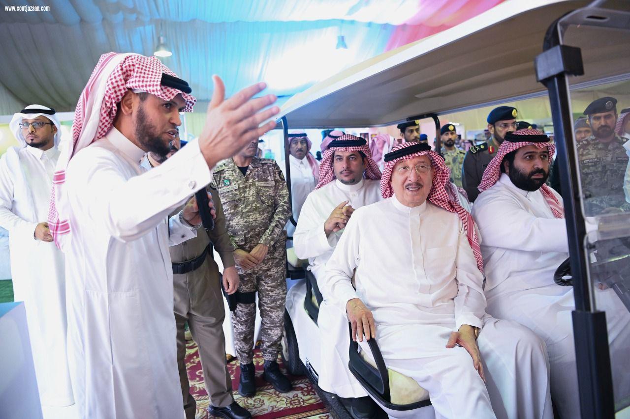 سمو أمير جازان يقف بحضور سمو نائبه على معرض الجهات المشاركة والحرف البحرية وفعاليات مهرجان الحريد الـ ١٨ بفرسان