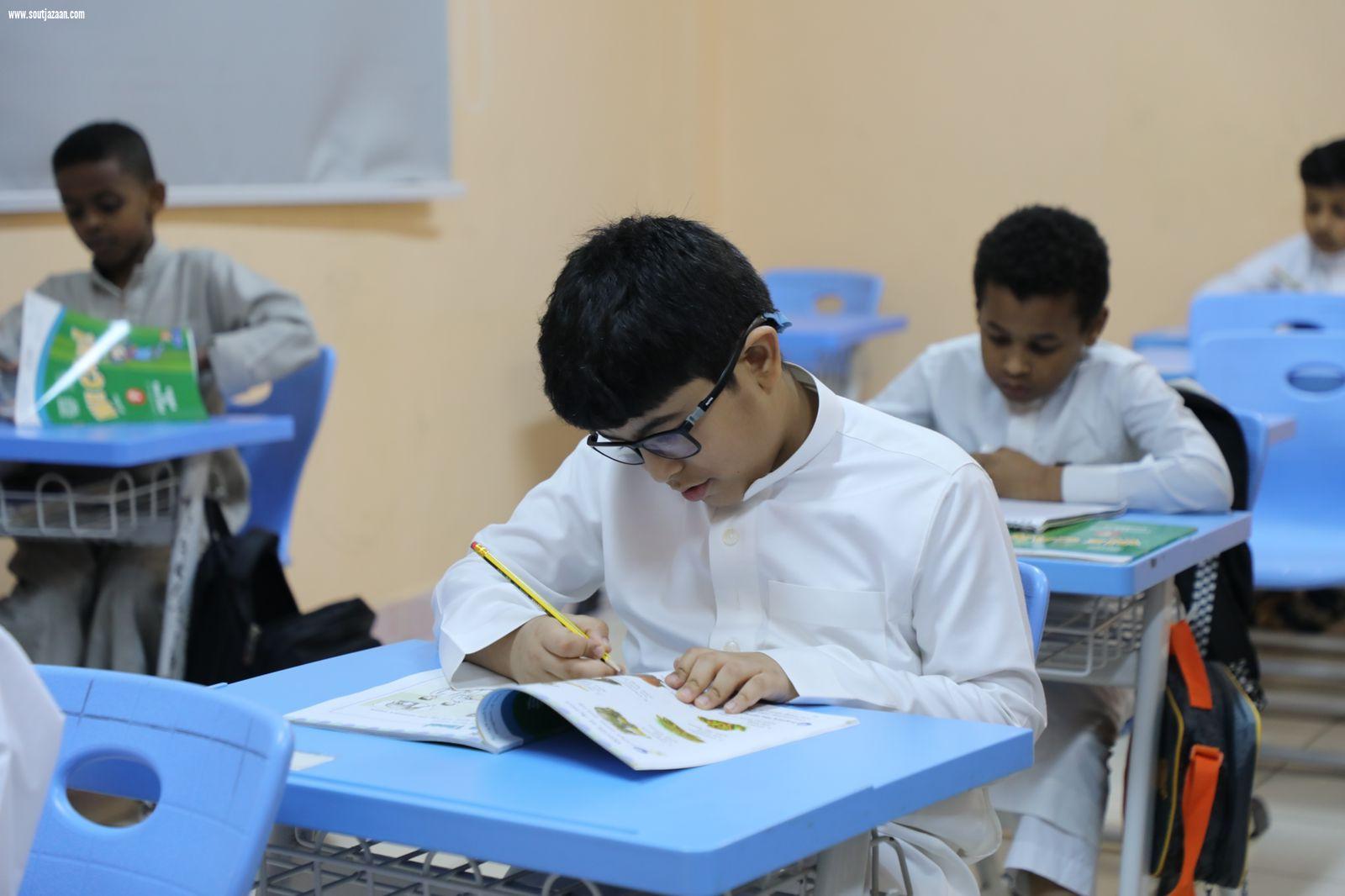انتظام أكثر من 219 ألف طالب وطالبة على مقاعد الدراسة بـ 1584 مدرسة خلال انطلاقة الفصل الدراسي الثاني للعام 1444هـ بتعليم جازان