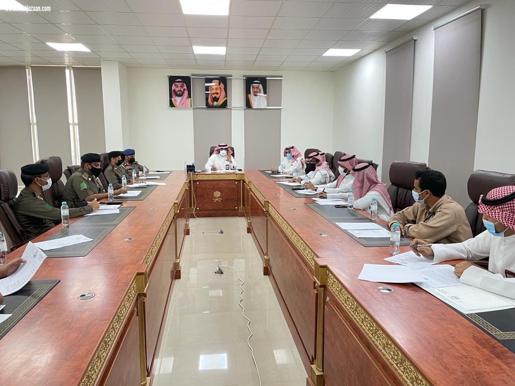 الشهراني يرأس اجتماع لجنة السلامة المرورية الفرعيه بالمحافظة