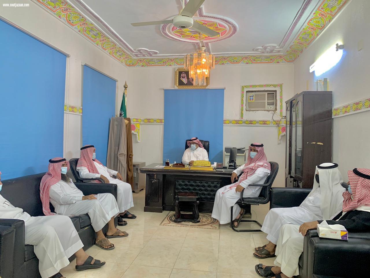 محافظ العارضة  يتفقد مركز قيس ويقف في أخر نقطة حدودية لمتابعة الخدمات التنموية ويلتقي  بمشائخ وأهالي قيس