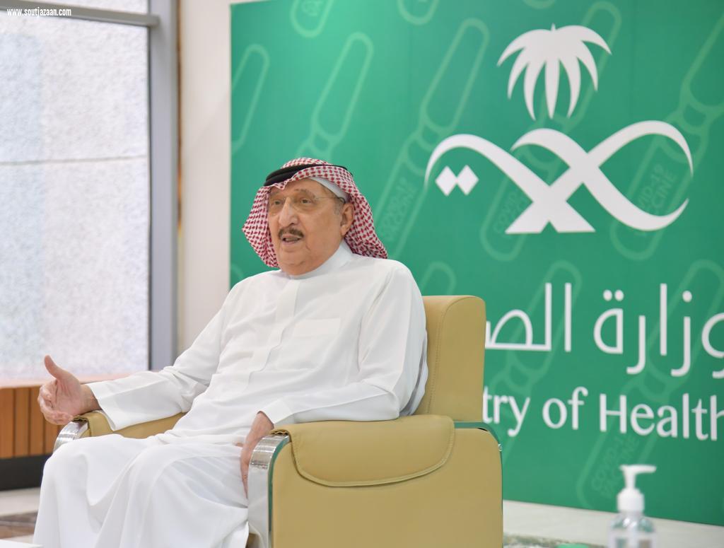 سمو أمير جازان يفتتح مركز لقاحات كورونا بالمنطقة ويتلقى الجرعة الأولى 