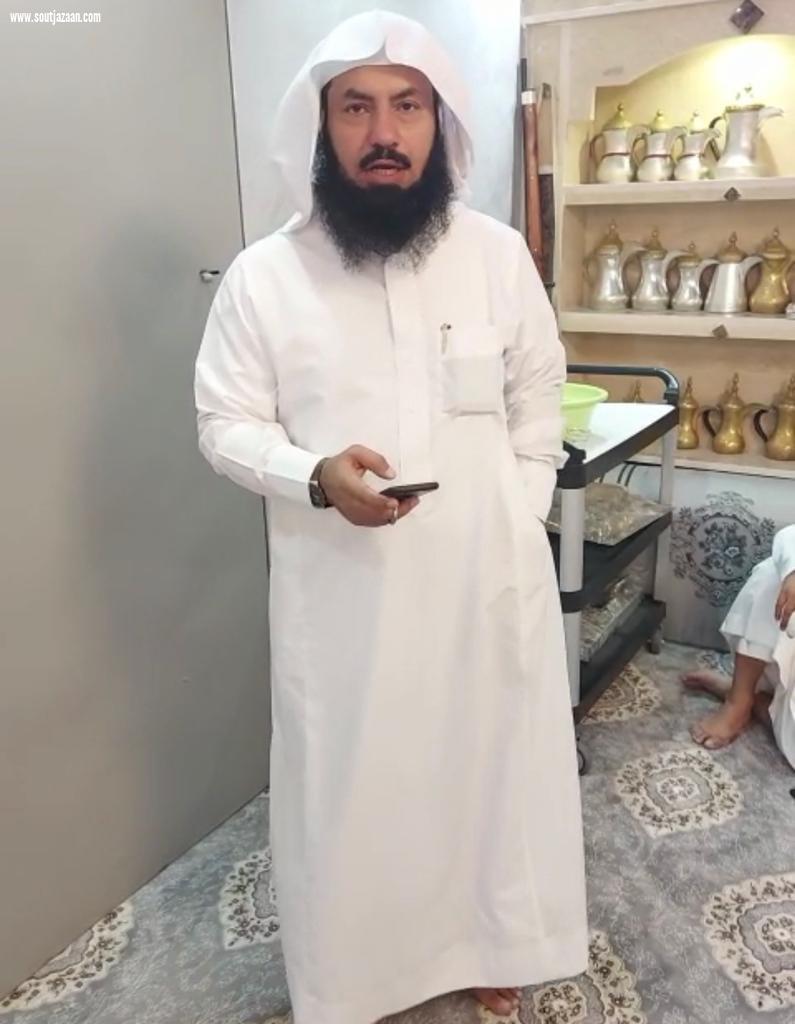 معلم ينجح في جمع اصدقاء الطفولة بعد 35 عاماً