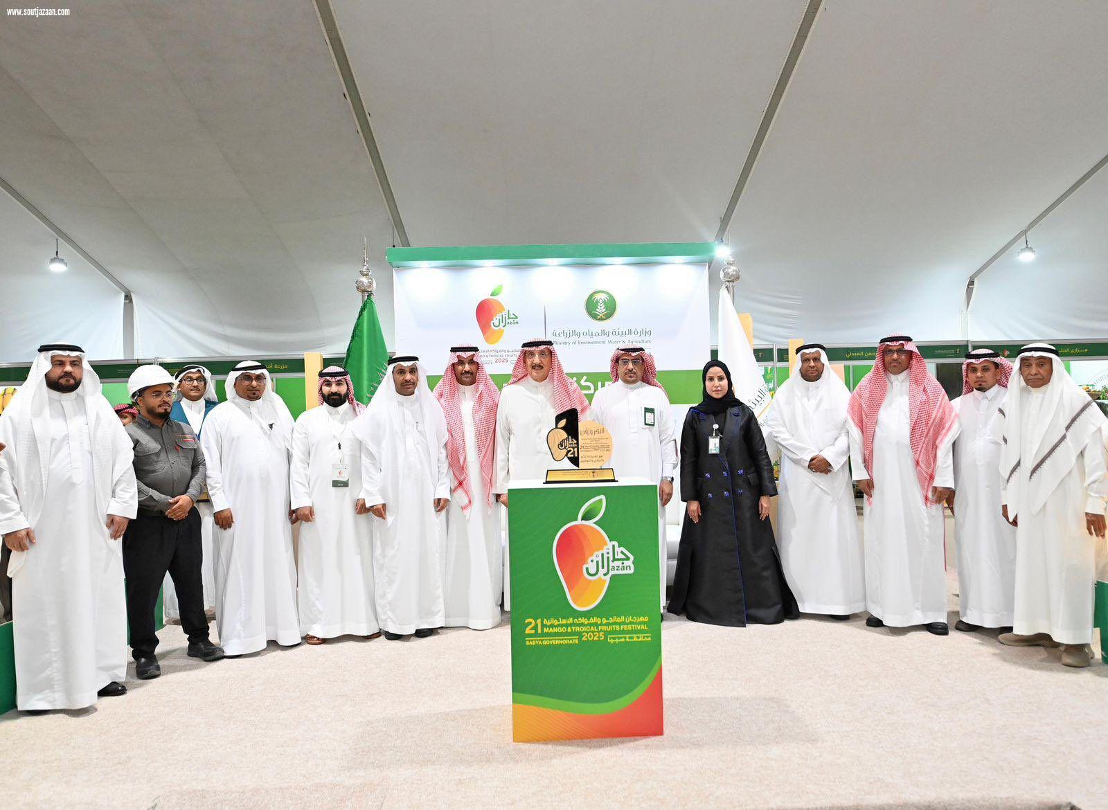 أمير جازان يُدشن مهرجان المانجو والفواكه الاستوائية الـ(21)