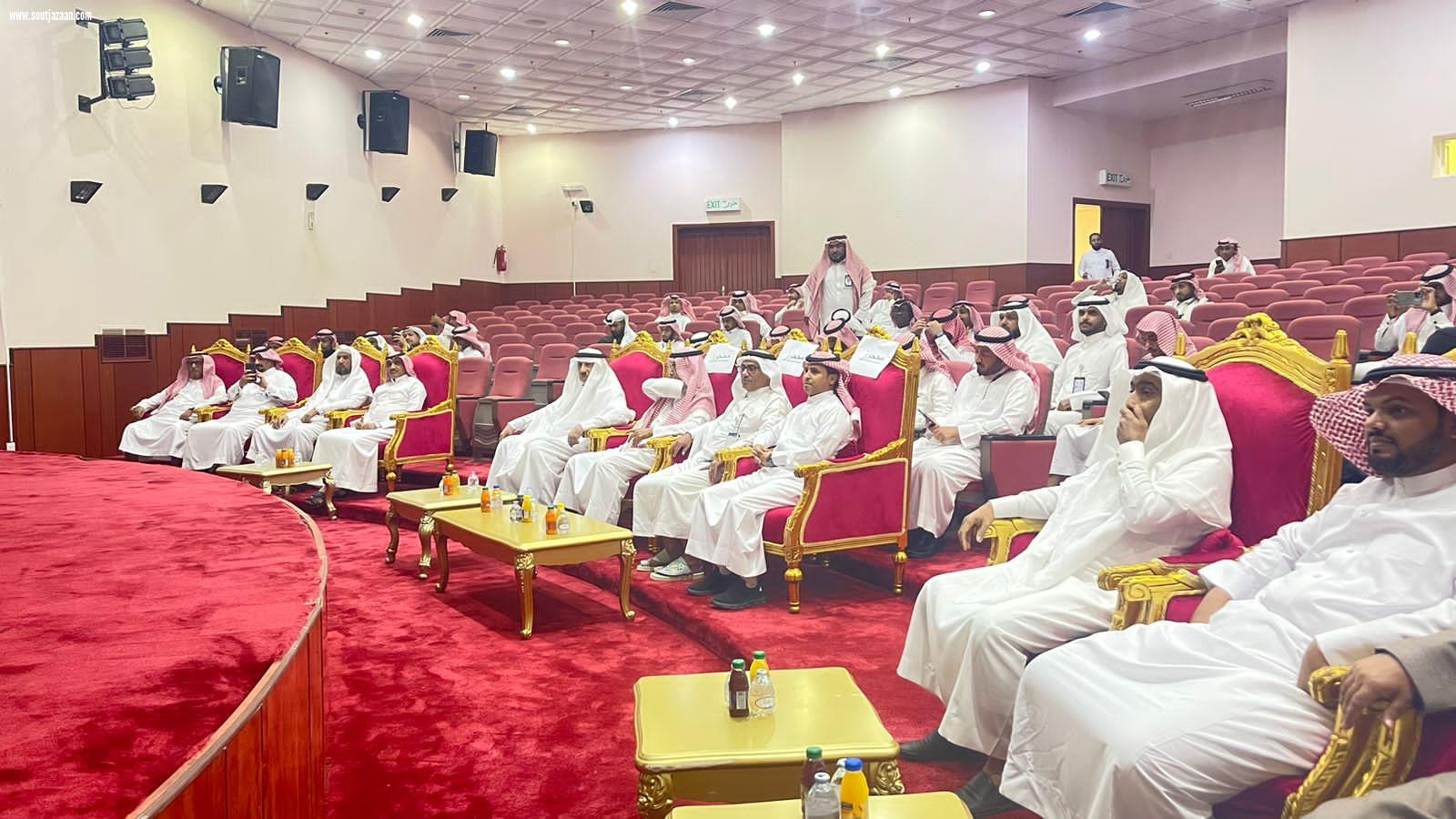 مدير عام الموارد البشرية والتنمية الاجتماعية بجازان يكرم المتميزين بجائزة التميز للقطاع الغير ربحي بمنطقة جازان