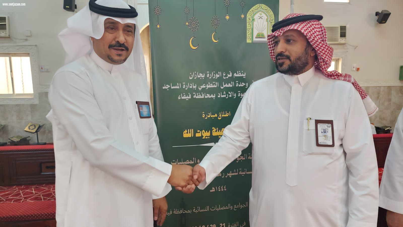 صالح القحطاني يتفقد مساجد محافظ فيفا يدشن مبادرة تهيئة وتنظيف المساجد بالمحافظة 