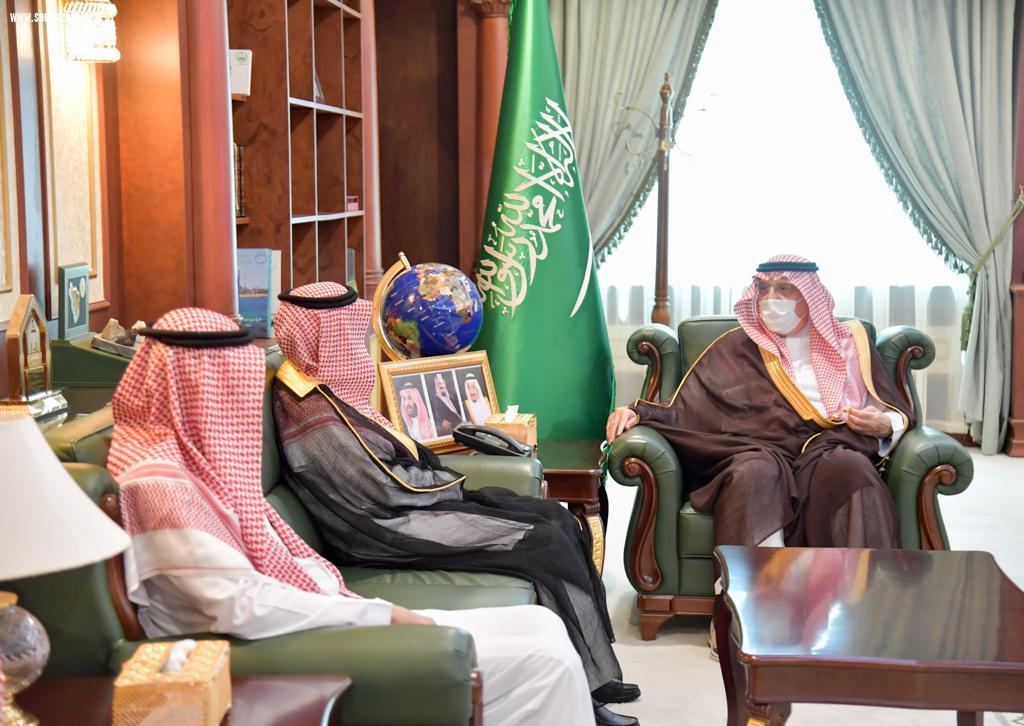 تسلم تبرعا لجمعية أطفال التوحد سمو أمير منطقة جازان يستقبل الرئيس التنفيذي لشركة أسمنت الجنوب