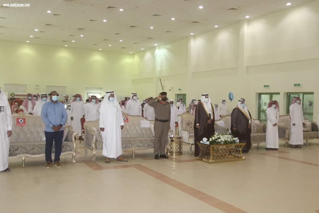 نظير دعمه الدائم للمناسبات والفعاليات والبرامج التعليمية محافظ صامطة يكرم الشيخ الدغريري