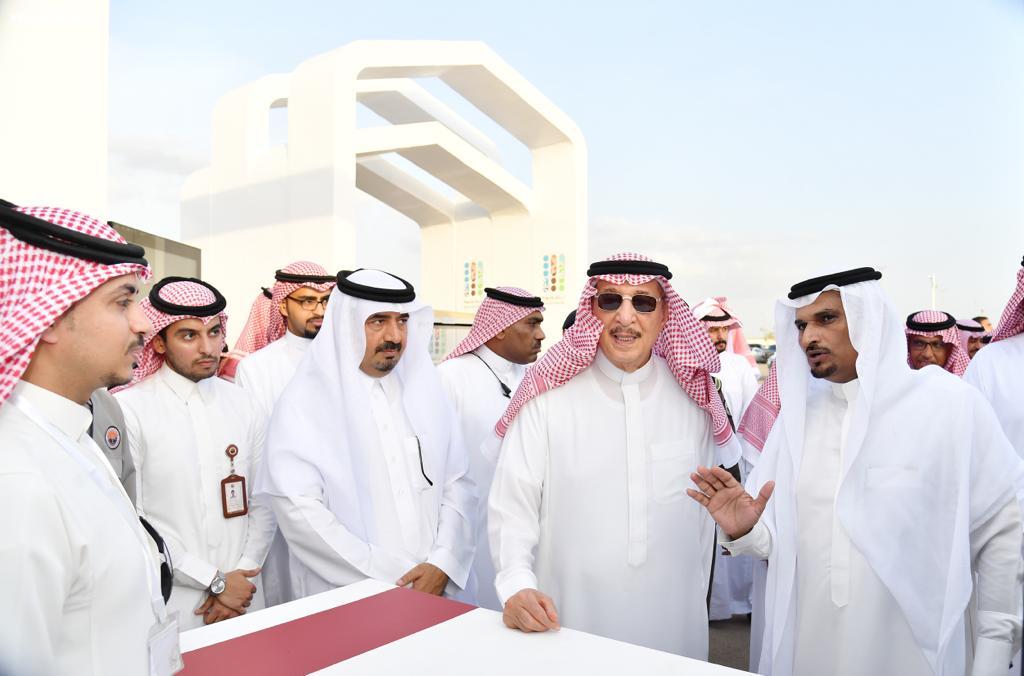 سموُّ أميرِ جازان يزورُ محافظةَ بيش ويلتقى المشايخَ والأهالي