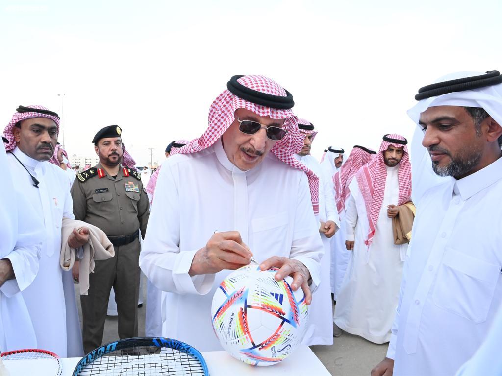 سموُّ أميرِ جازان يزورُ محافظةَ بيش ويلتقى المشايخَ والأهالي