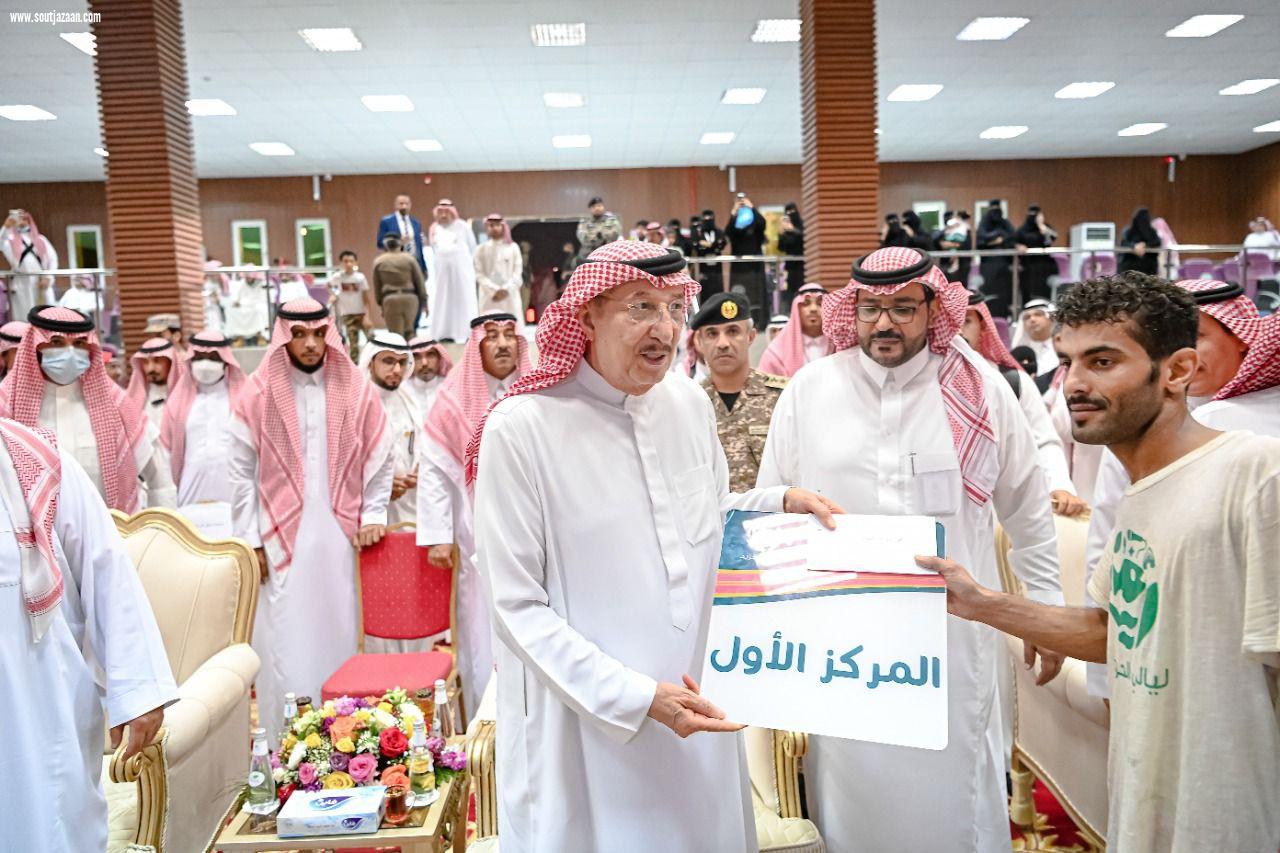 سمو أمير منطقة جازان يشارك بحضور سمو نائبه أهالي فرسان صيد سمك الحريد