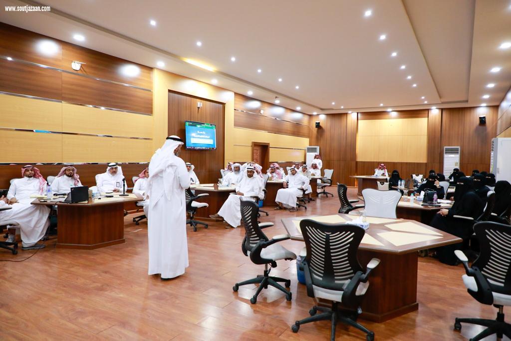مدير عام تعليم جازان المكلف يدشن برنامج الإدارة الإلكتروني لتحليل الاختبارات الوزارية