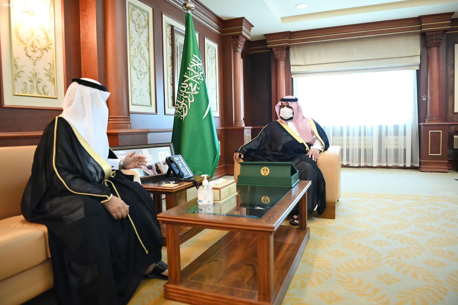 سمو أمير جازان بالنيابة يدشن حملة التوعية بسرطان الثدي بالمنطقة .. 