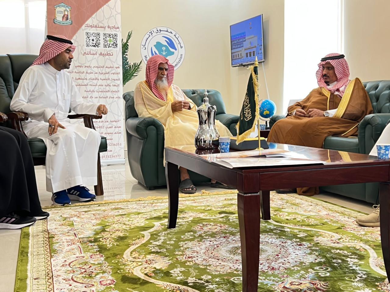 مدير فرع هيئة حقوق الإنسان بمنطقة جازان يفعل مبادرة يستفتونك