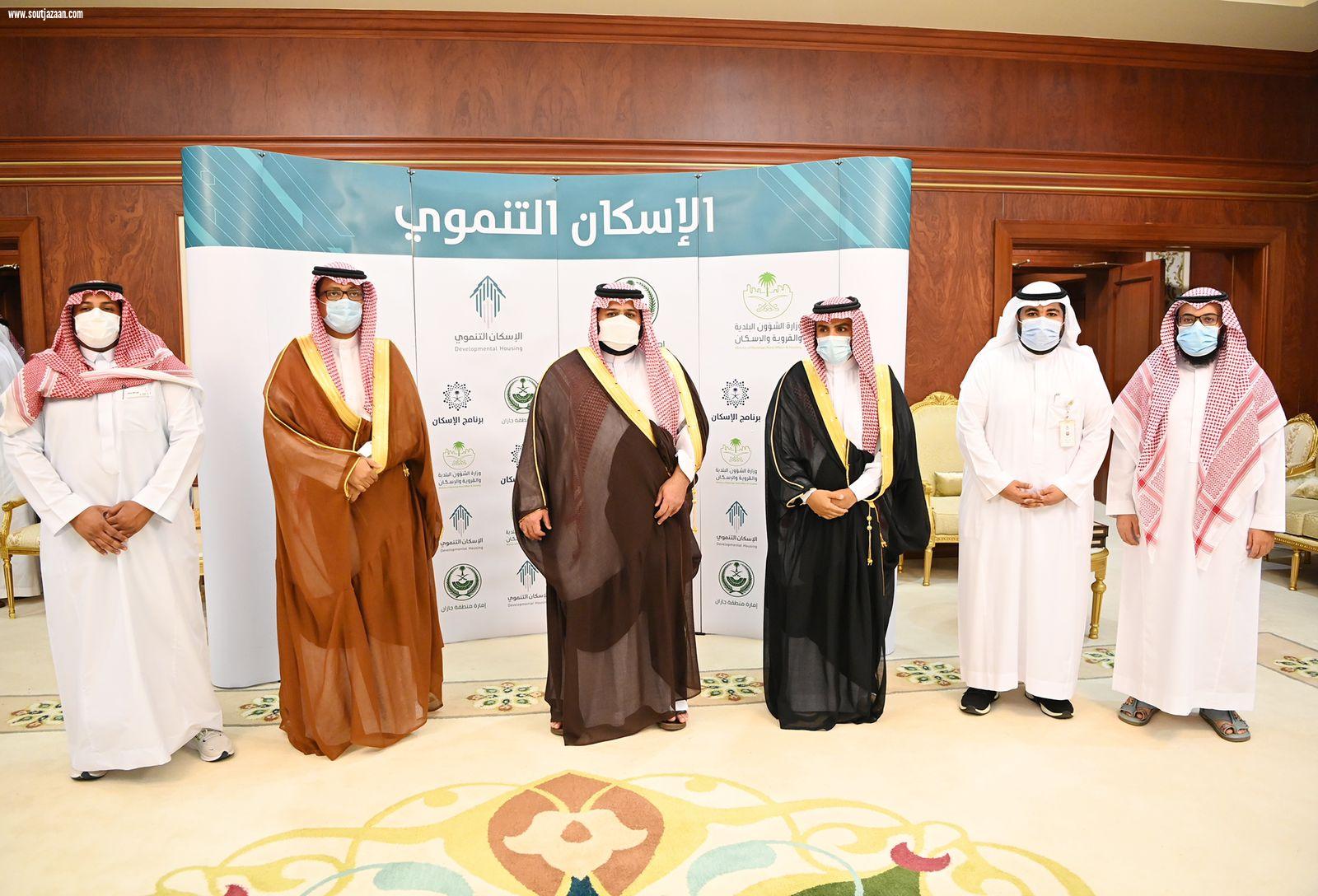 سمو أمير جازان بالنيابة يسلّم عدداً من الوحدات السكنية لمستفيدي الإسكان التنموي بالمنطقة