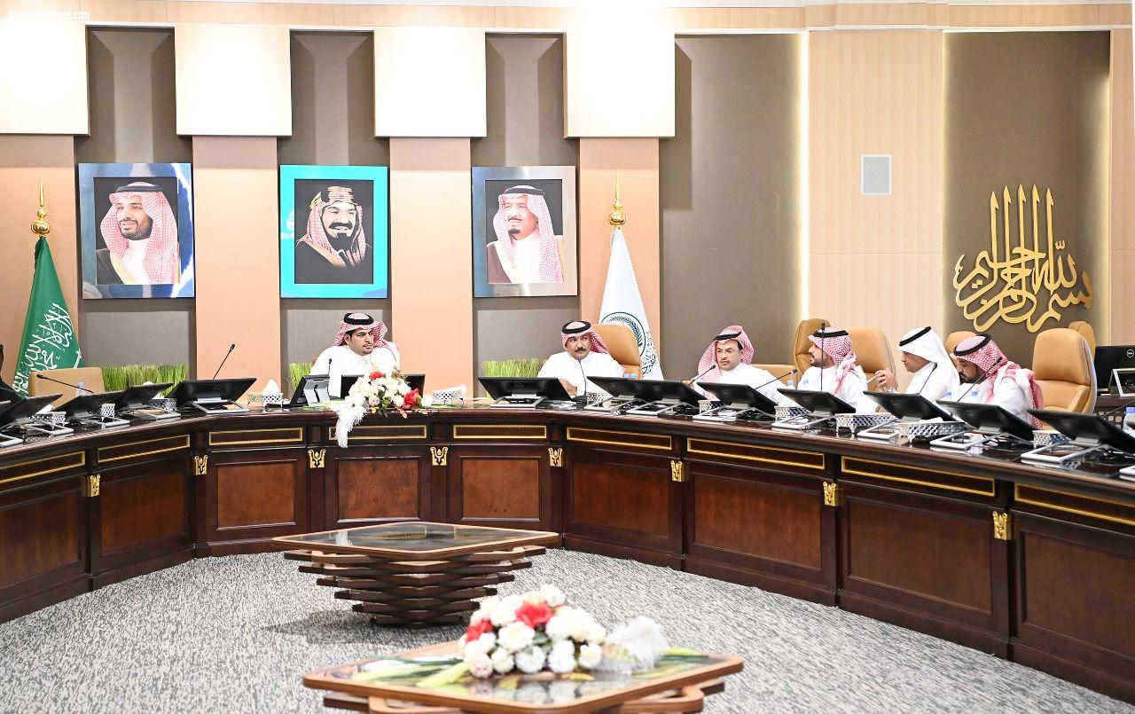 وكيل إمارة جازان يرأس اجتماع لجنة شؤون الأسرة بالمنطقة