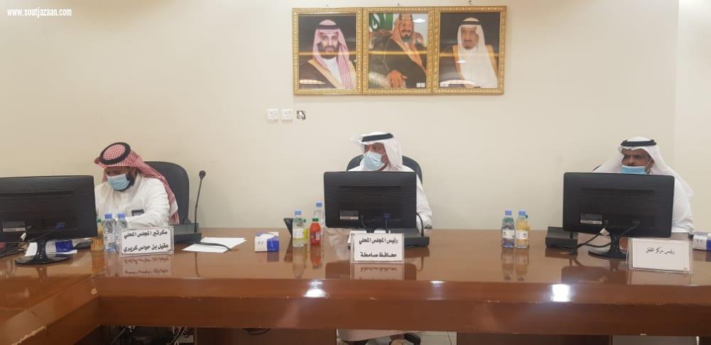 في دورته الثالثة للعام 1442هـ محافظ صامطة يرأس اجتماع المجلس المحلي ويناقش احتياجات المحافظة