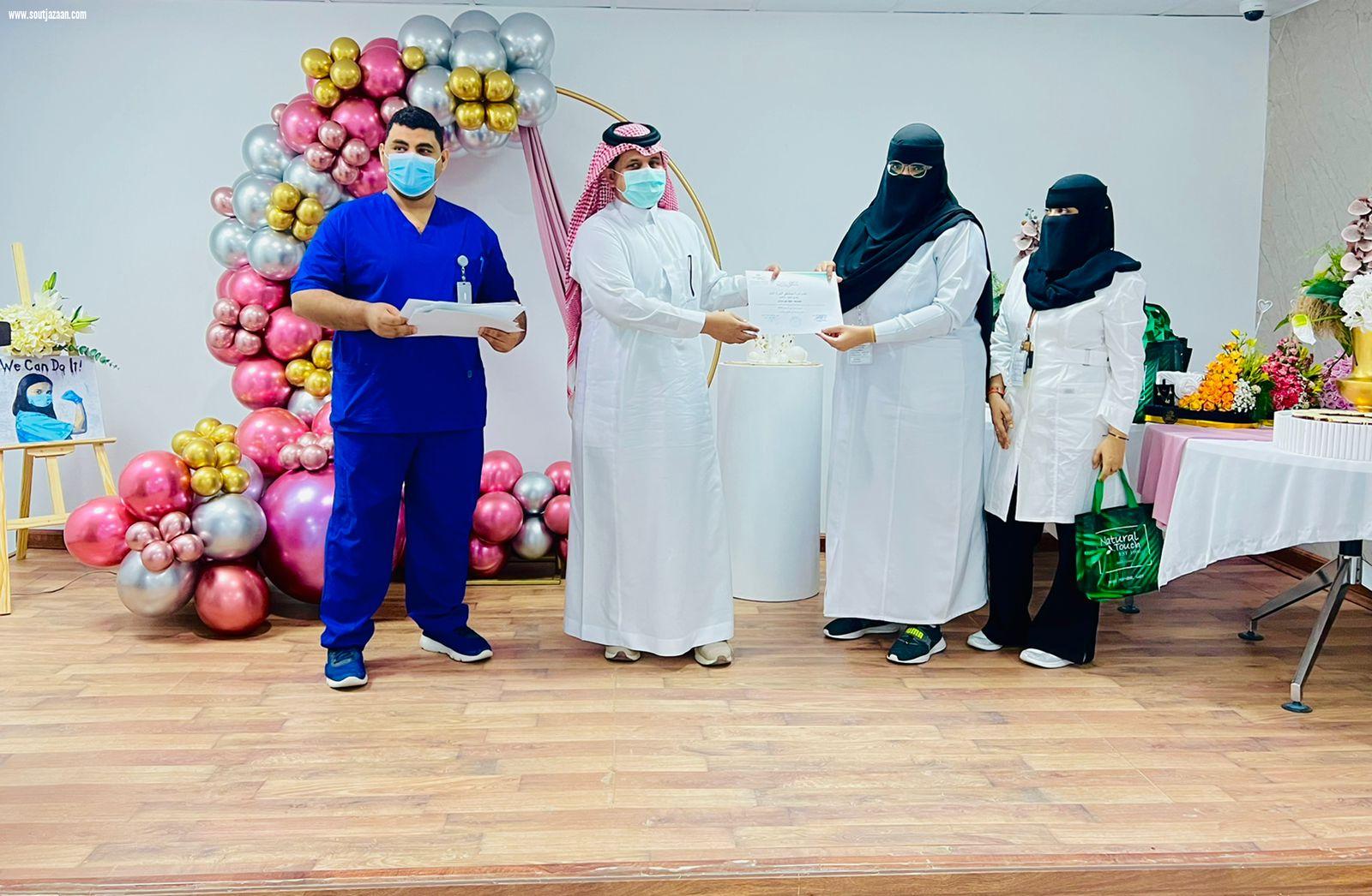 مستشفى الحُرّث يكرّم الطاقم التمريضي بقسم الطوارئ 
