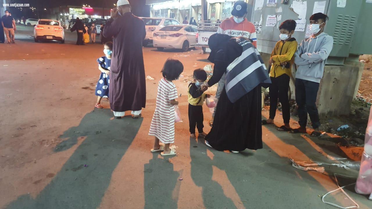 فريق التوعية بالقطاع الجنوبي يواصل جولاته التوعوية بالأسواق 