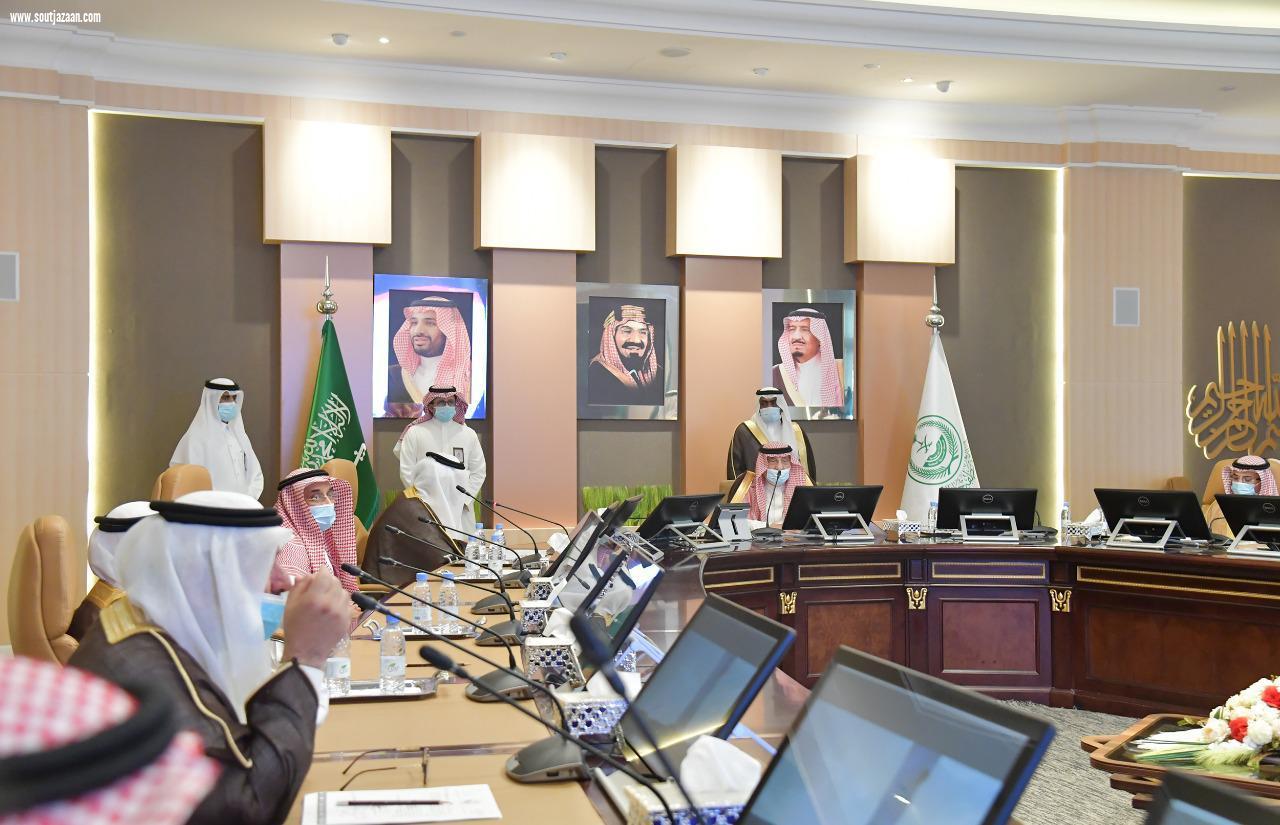 سمو أمير جازان يرأس اجتماع مجلس إدارة جمعية الأمير محمد بن ناصر للإسكان الخيري ويدشن الهوية البصرية الجديدة 