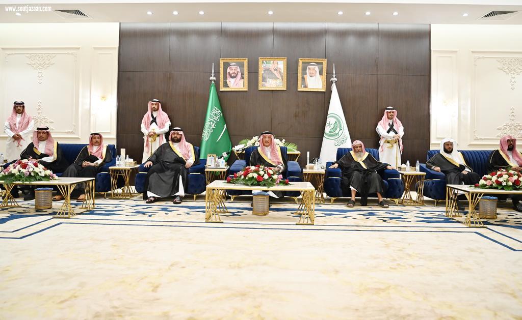 سمو امير جازان يخصص الجلسة الاسبوعية بقصر سموه لبحث موضوع مجتمع واعي بلا ادمان