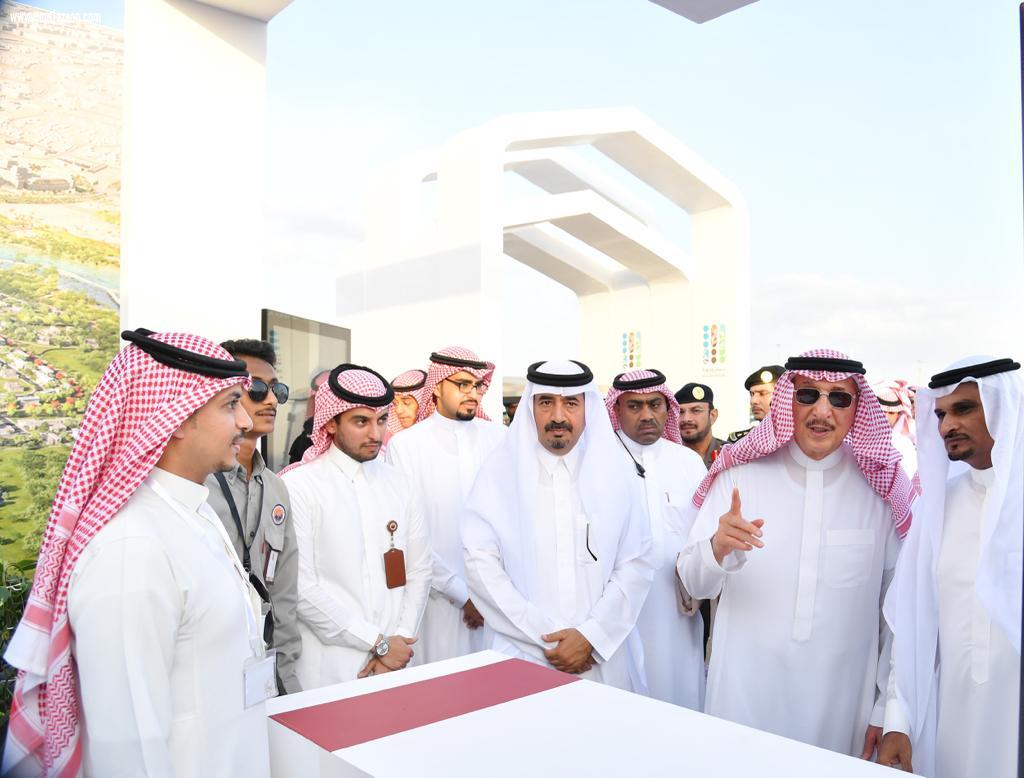 سموُّ أميرِ جازان يزورُ محافظةَ بيش ويلتقى المشايخَ والأهالي